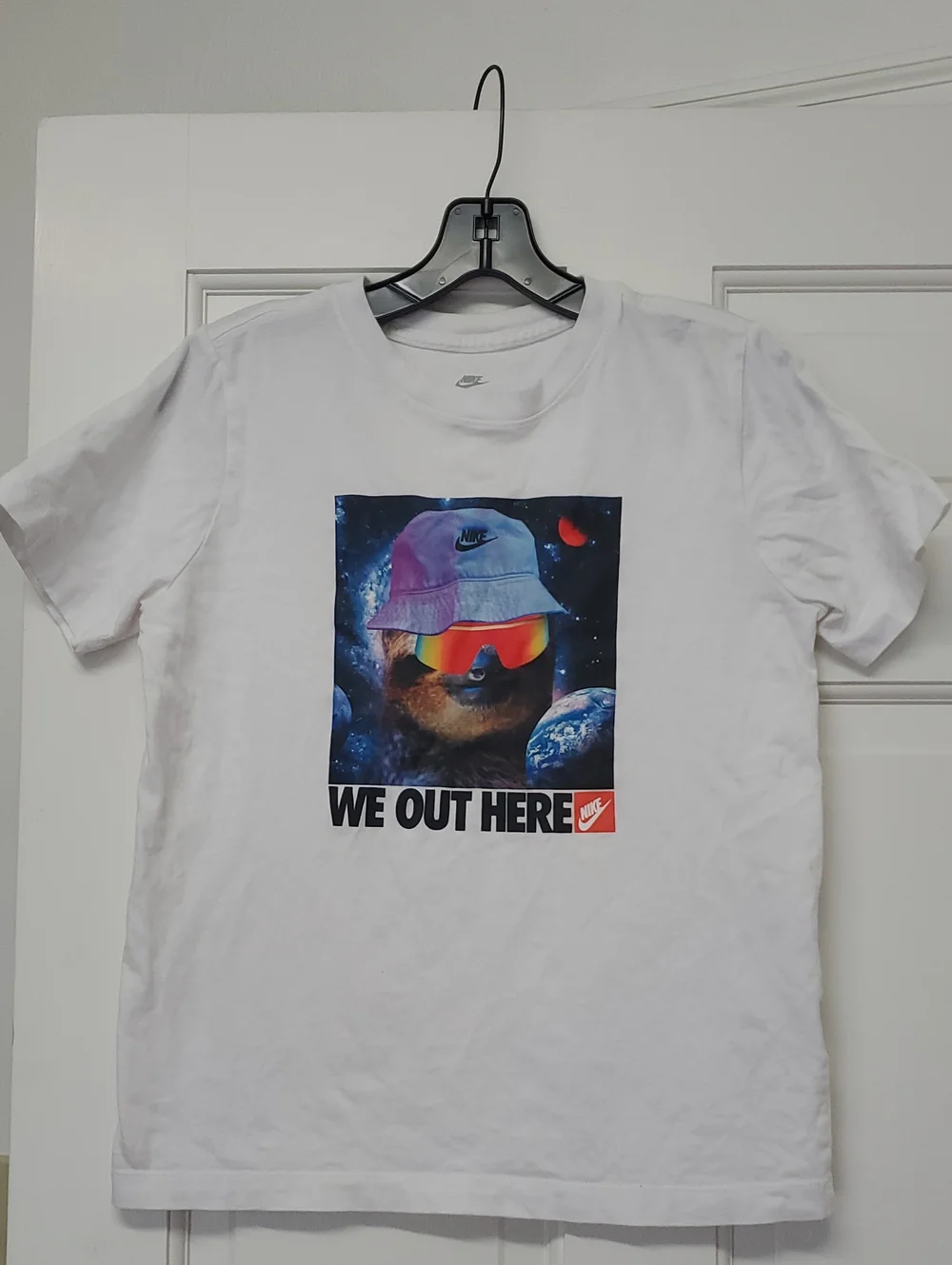 NIKE Kids White Graphic Tee - 